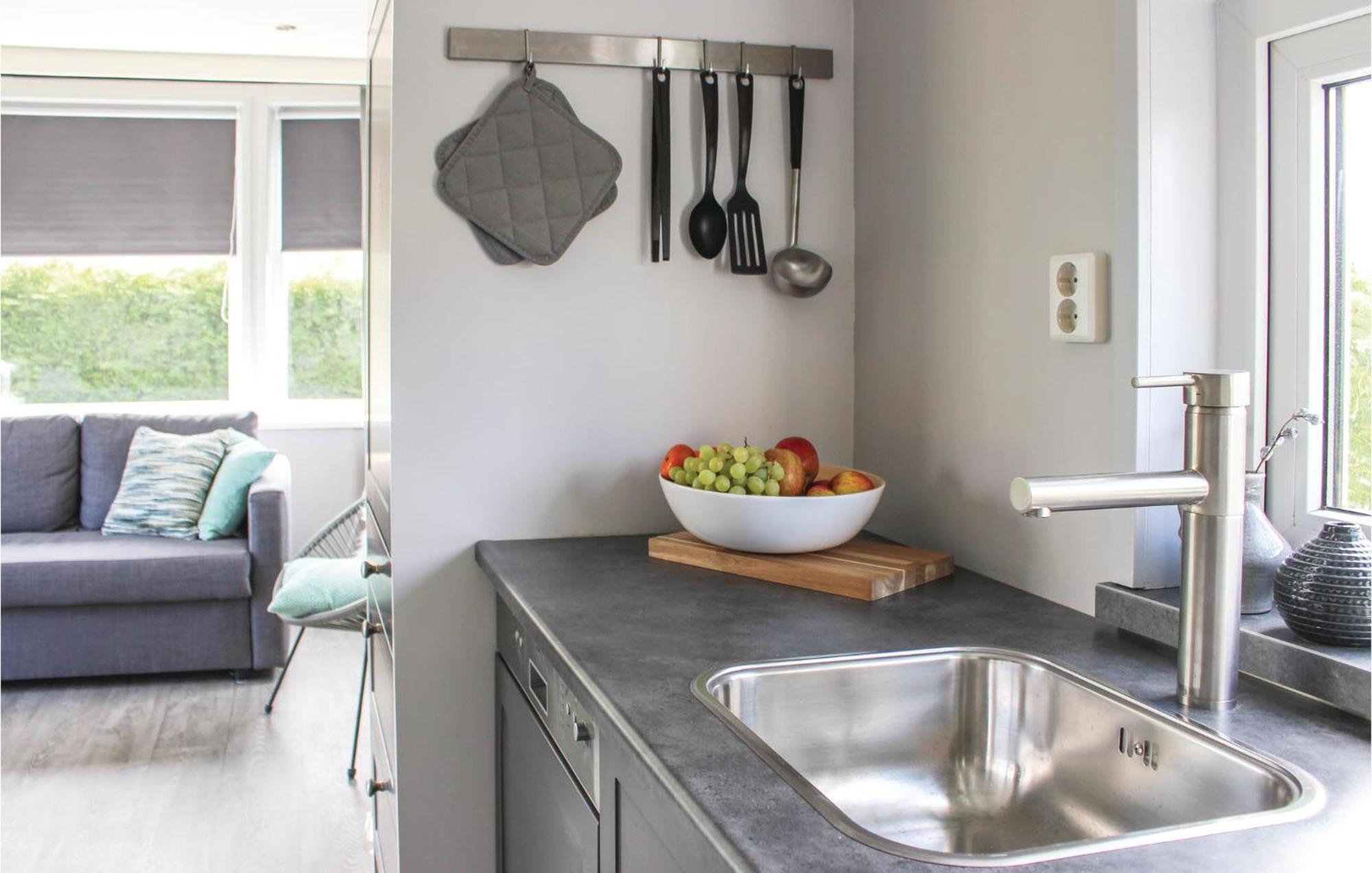 Beautiful Home In Sint-Annaland With Kitchen Esterno foto